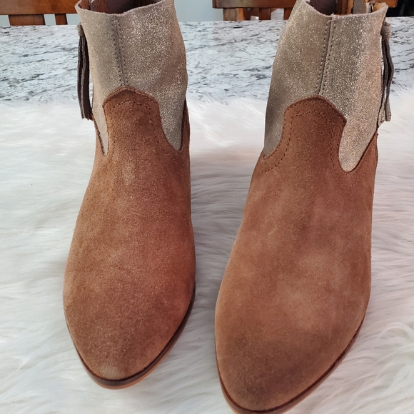 New Frye and Co Size 11 Rubie Side Zip Suede Ankle Boot Almond Toe cognac - Picture 3 of 6